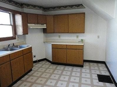 4th image of 858 Wilkerson St
