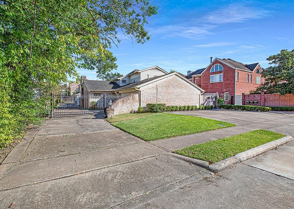 A wonderful gated property with two identical homes perfect as an investment property!