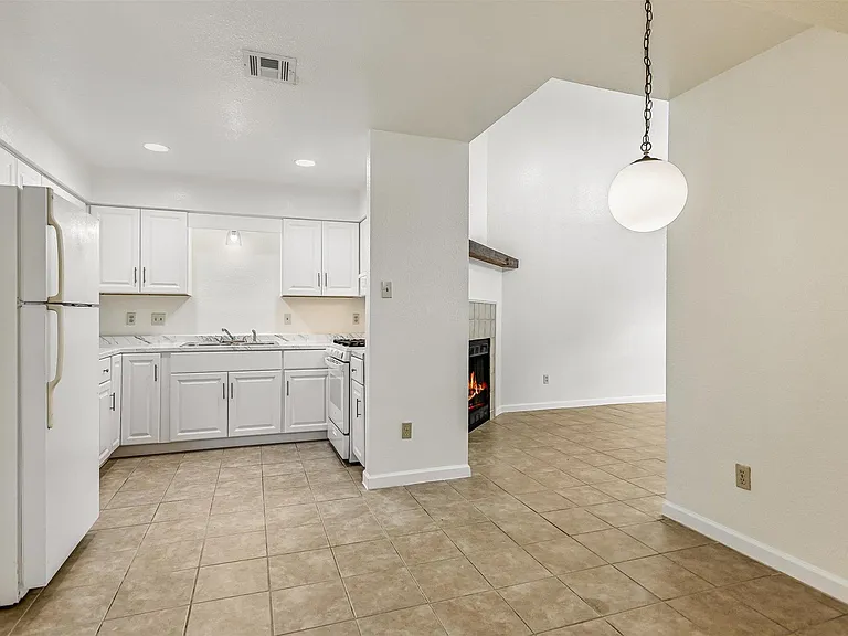 803 Valley View Dr #B — Photo 7