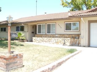 8939 Plaza Park Dr, Elk Grove, CA 95624
