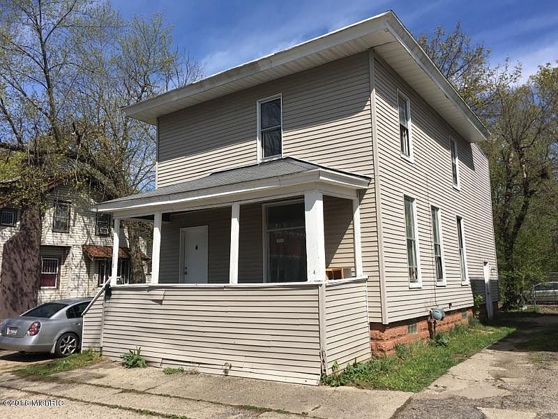 1st image of 118 Fellows Ave