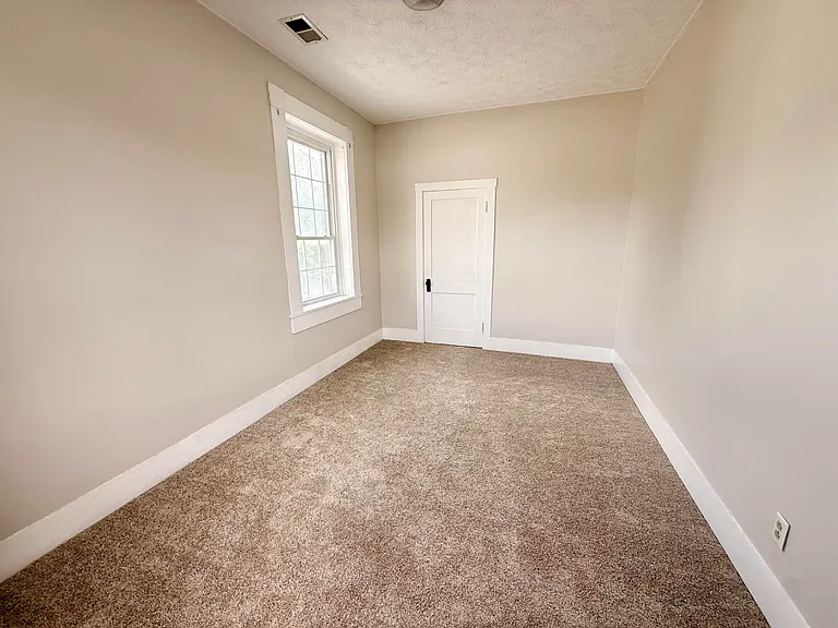 101 W Broadway St — Photo 3