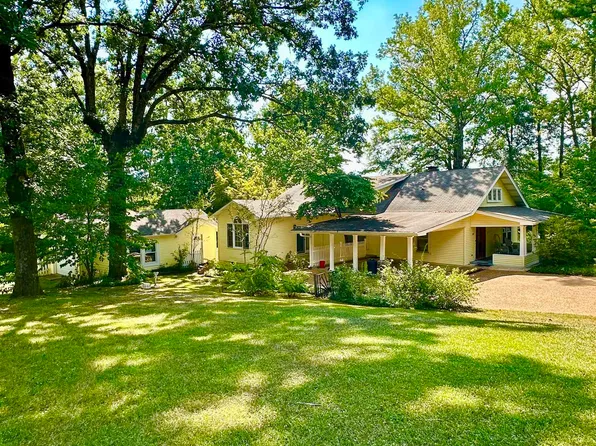 317 Purdy Rd, Selmer, TN 38375