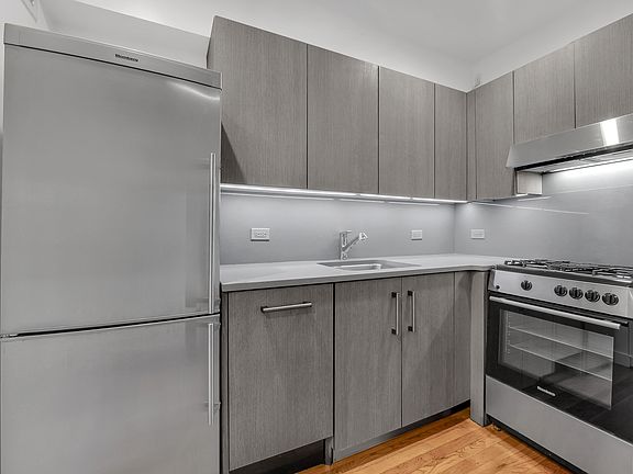 4th image of 101 W 15th St APT 522