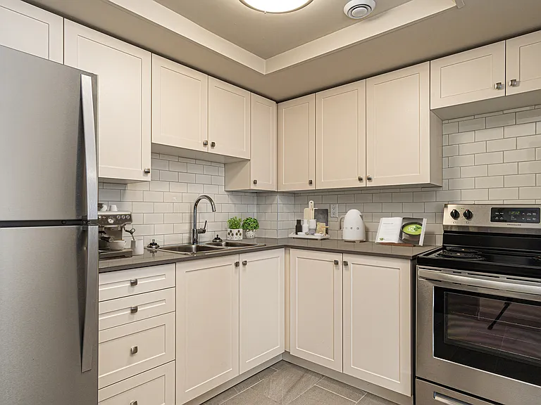 290 Bath Rd — Photo 3