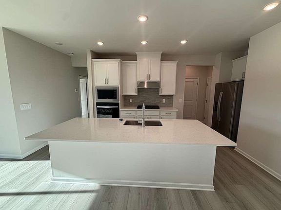 5th image of 948 Grand Mesa Dr