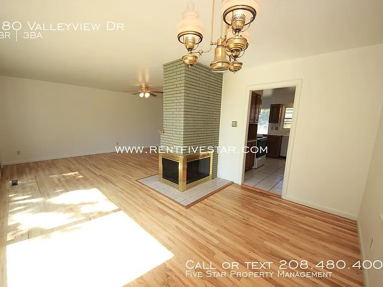 180 Valleyview Dr — Photo 4
