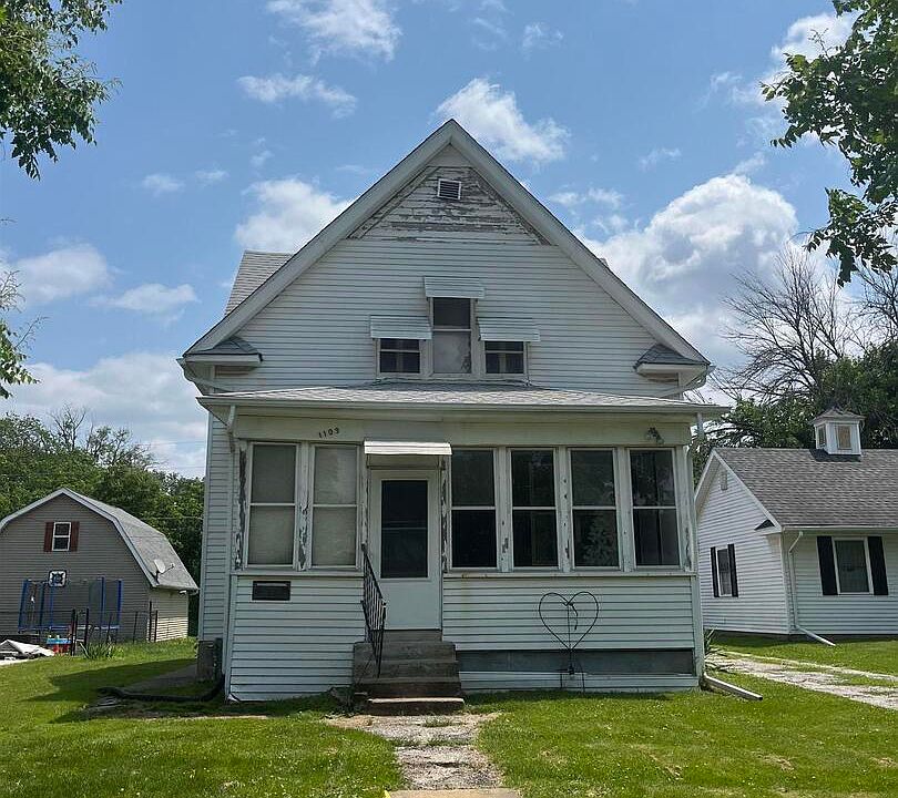 1st image of 1109 S Michigan Ave