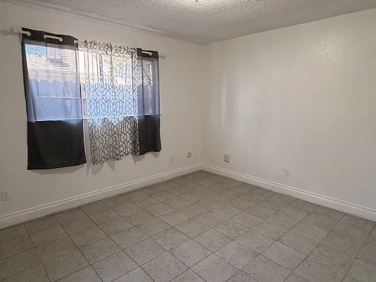 3555 S County Center Dr — Photo 7