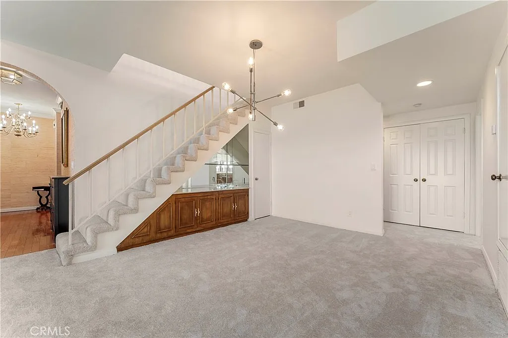2 bed, 2.5 bath, 2492 sqft, $5,500 — Photo 4