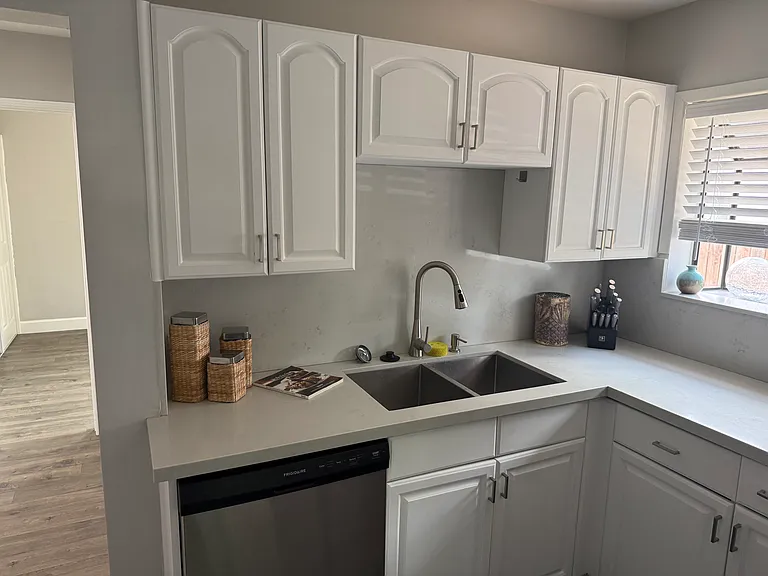 525 N Niagara St #525 — Photo 4