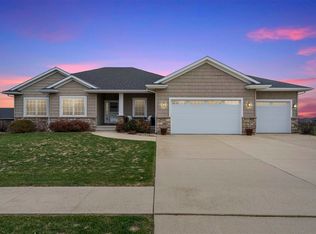 6703 Harrison Rd SW, Cedar Rapids, IA 52404