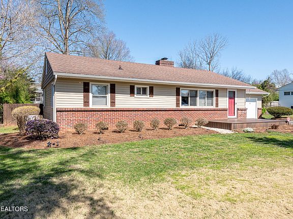 3rd image of 3809 Longwood Dr