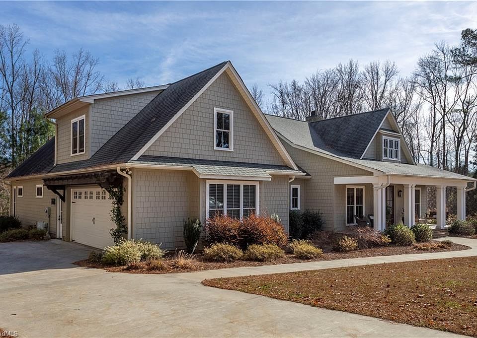 1st image of 105 Linden Ln