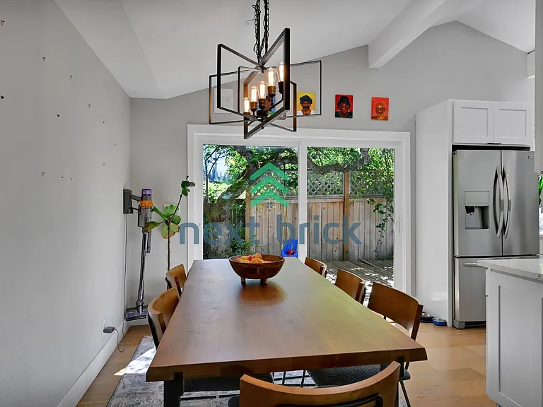 11810 NE 75th St — Photo 6