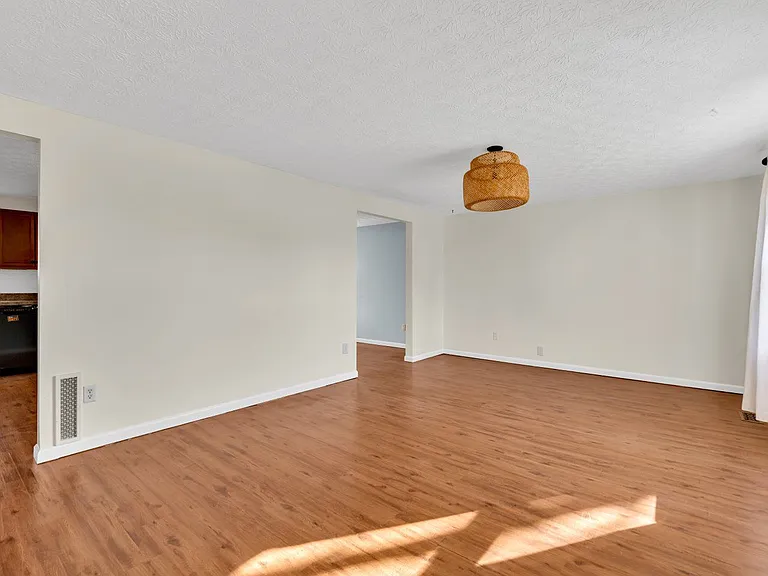 880 Ruskin Dr — Photo 10