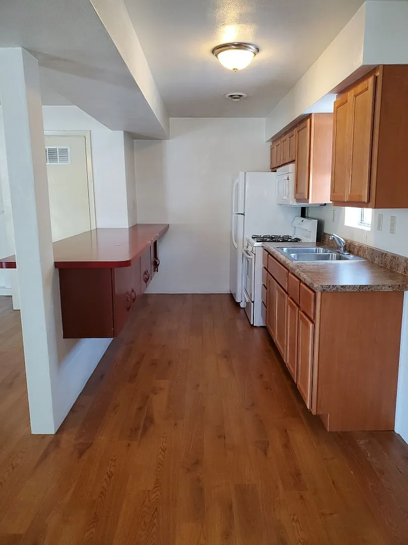 48 West Church — Photo 3