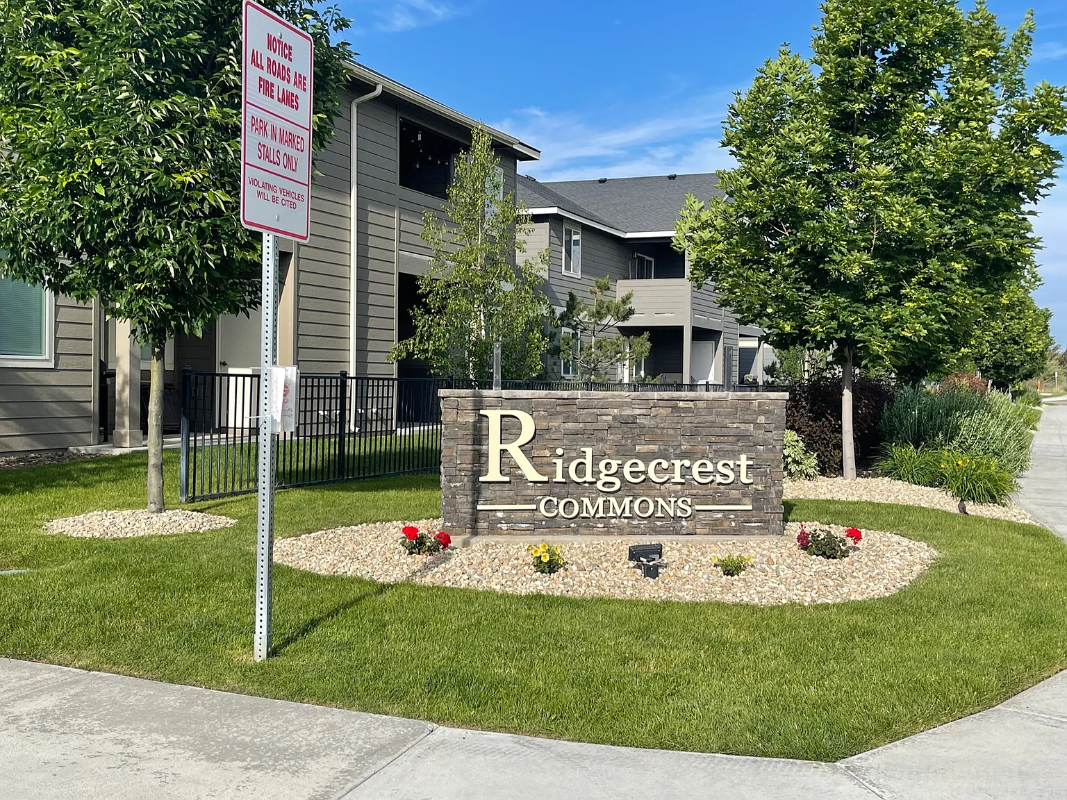 Ridgecrest Commons — Photo 1