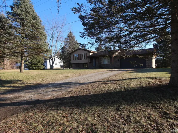 1440 E Sawdust Corners Rd, Lapeer, MI 48446