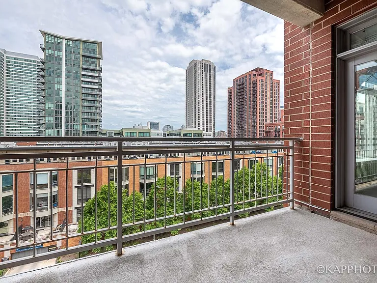 657 W Fulton St #609 — Photo 16