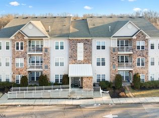 4 Waterman Ln UNIT 402, Hillsborough, NJ 08844