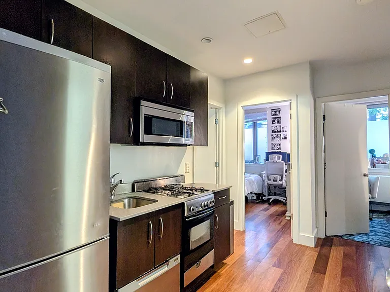 636 E 11th St #1K — Photo 1