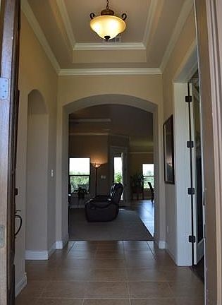 Grand entry, coffered ceilings & crown moulding, extra large tile