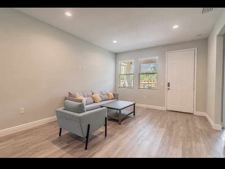 1614 E Mulberry Dr — Photo 4