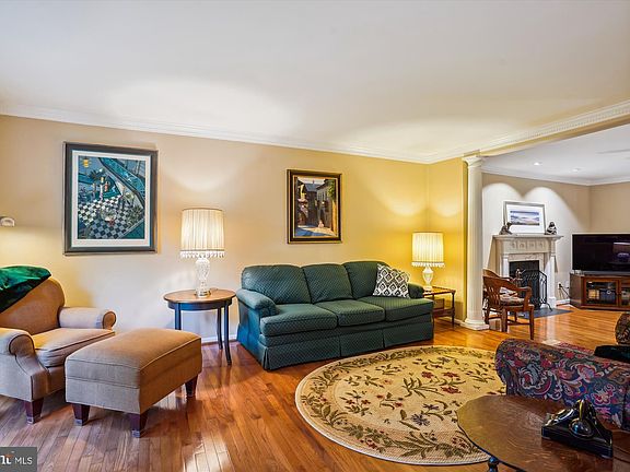 3rd image of 1090 Loran Ct