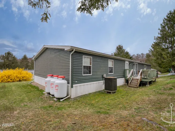 24 Woodcock Dr, Lock Haven, PA 17745