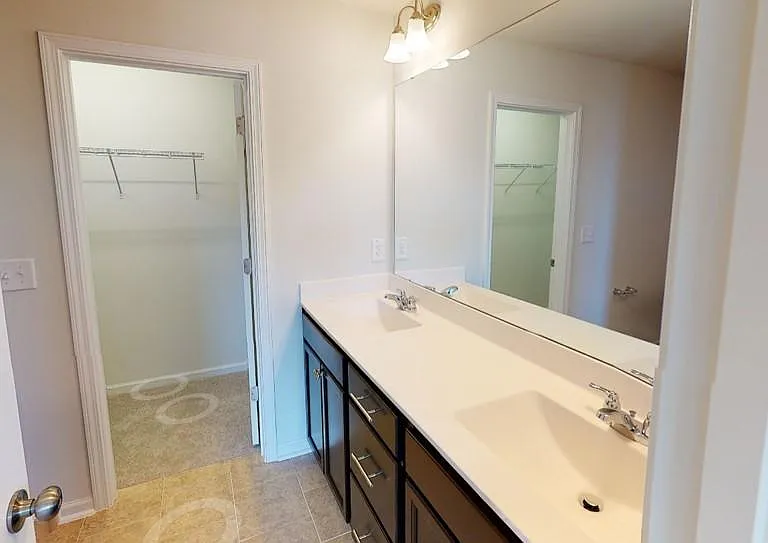 3rd Floor - Master Bathroom