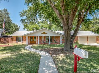 1905 Arrowhead St, Floresville, TX 78114