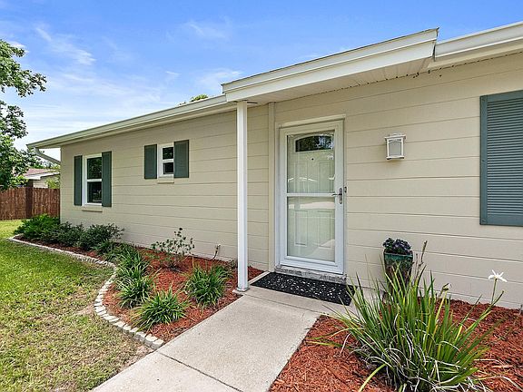 3rd image of 198 Cecilia Ct