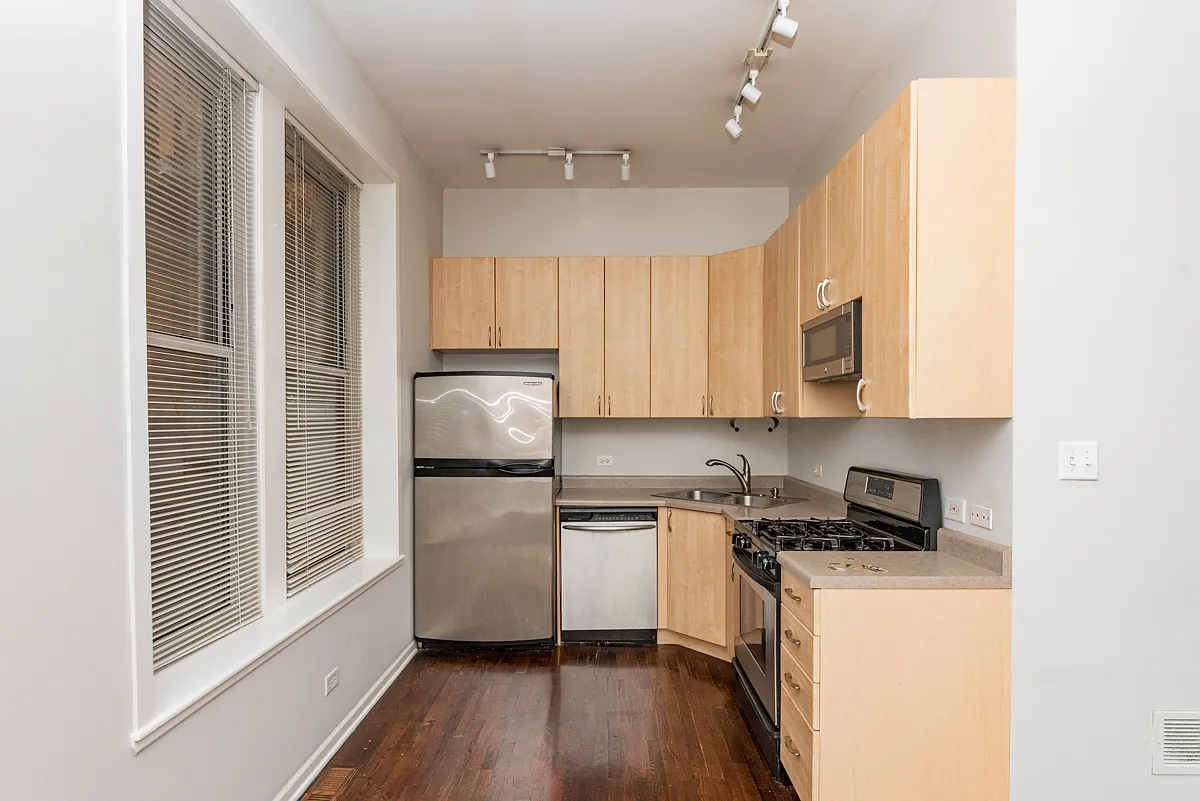 2 bed, 1.0 bath, 1050 sqft, $2,650 — Photo 3