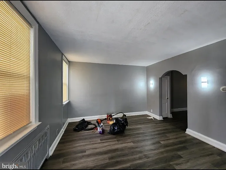 2521 W Cold Spring Ln — Photo 5
