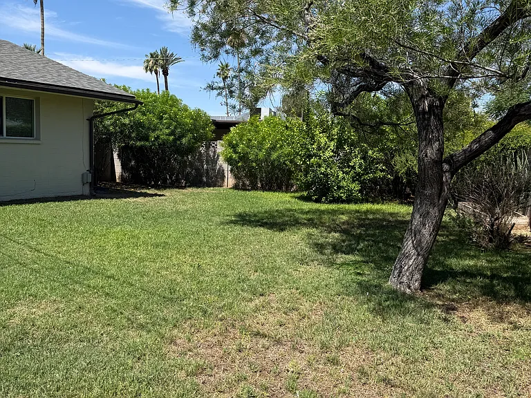 1020 E Balboa Cir — Photo 26