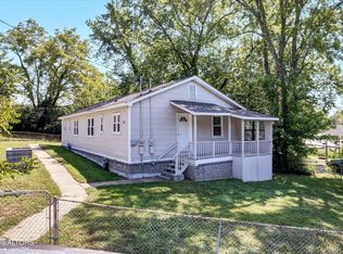 617 W Outer Dr, Oak Ridge, TN 37830
