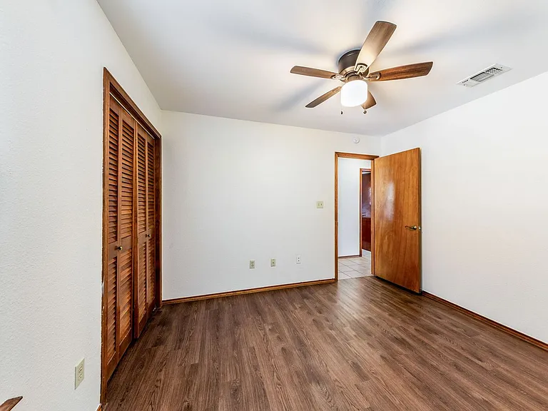 57 Woodcreek Dr — Photo 25