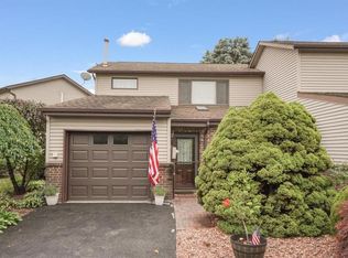 702 Hewitt Ln, New Windsor, NY 12553