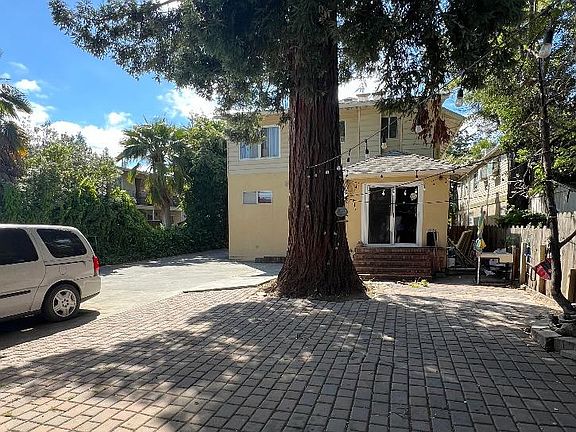 4th image of 213 Villa Ter