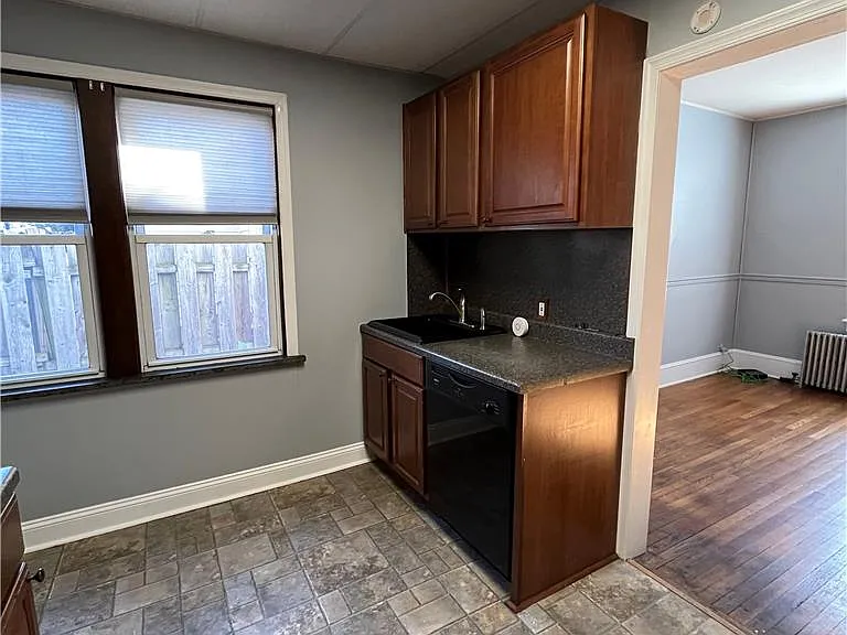 415 W Pennsylvania Ave — Photo 3