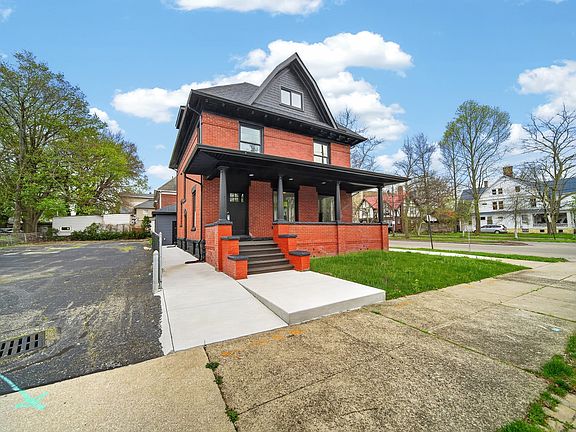 2nd image of 729 W 9th St