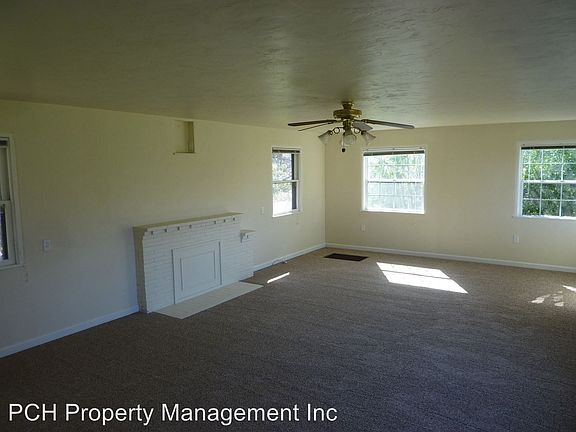3rd image of 8029 Twin Oaks Ave