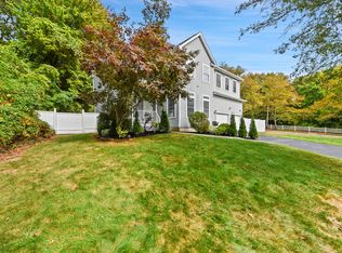 10 Aspen Cir, Hamden, CT 06518