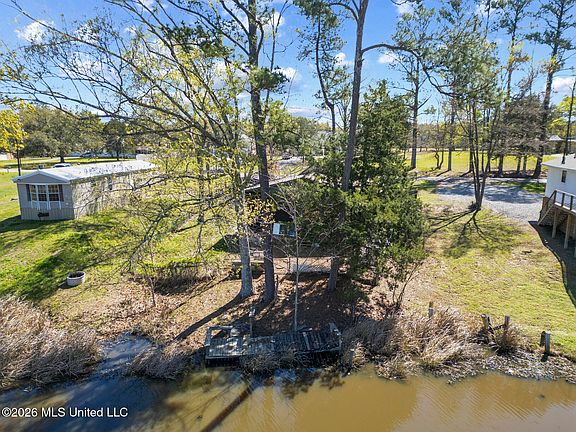 4th image of 355 Lake Harbor Rd