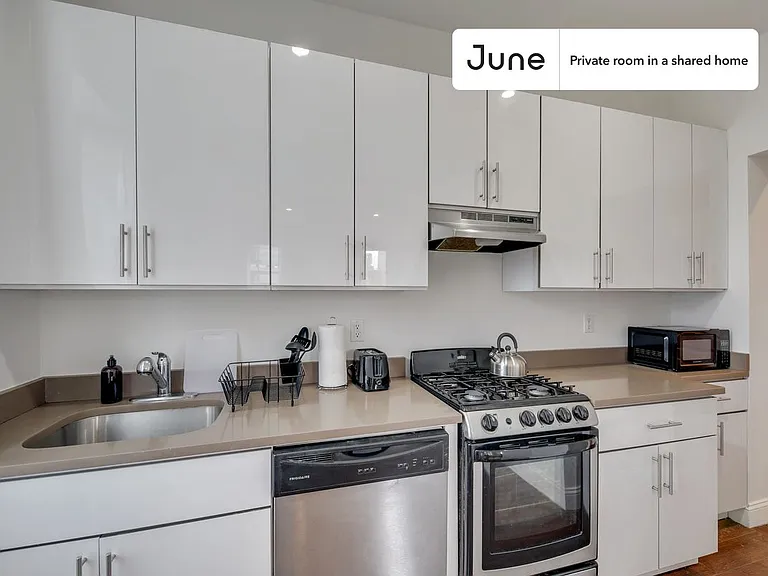 285 Saint Nicholas Ave #D — Photo 8