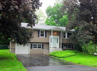 93 S Gate Dr, Poughkeepsie, NY 12601