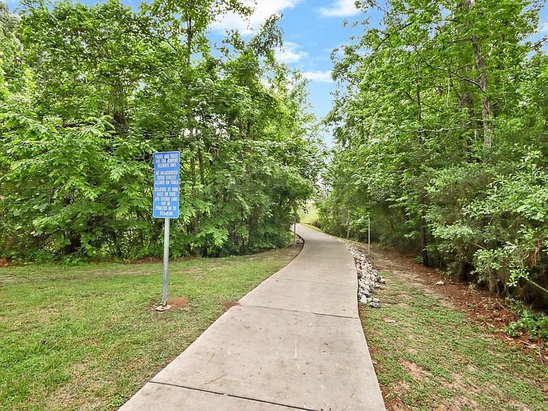 702 S Galley Dr — Photo 31