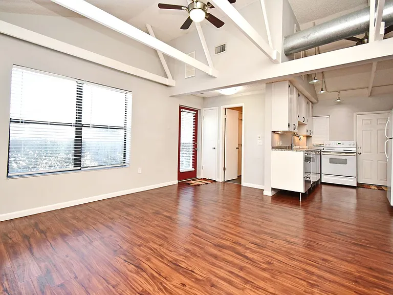 1222 Illinois St — Photo 2