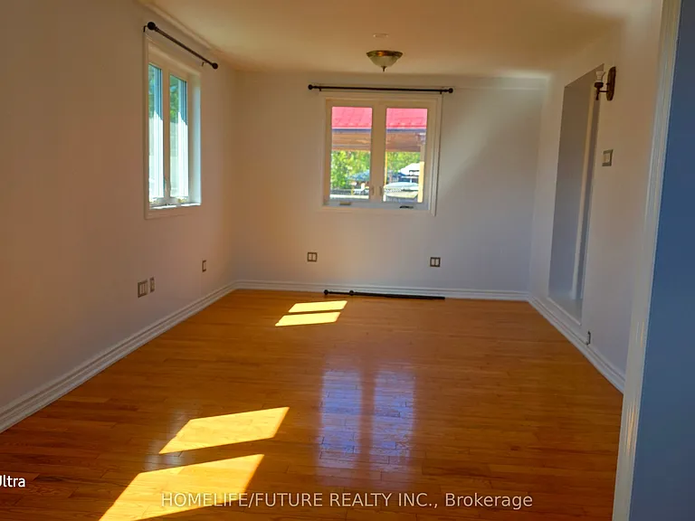 37 Miramar Cres #UPPER — Photo 6
